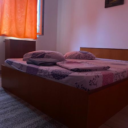 Quiet Garden 1St Floor Villa Bucharest Exterior photo